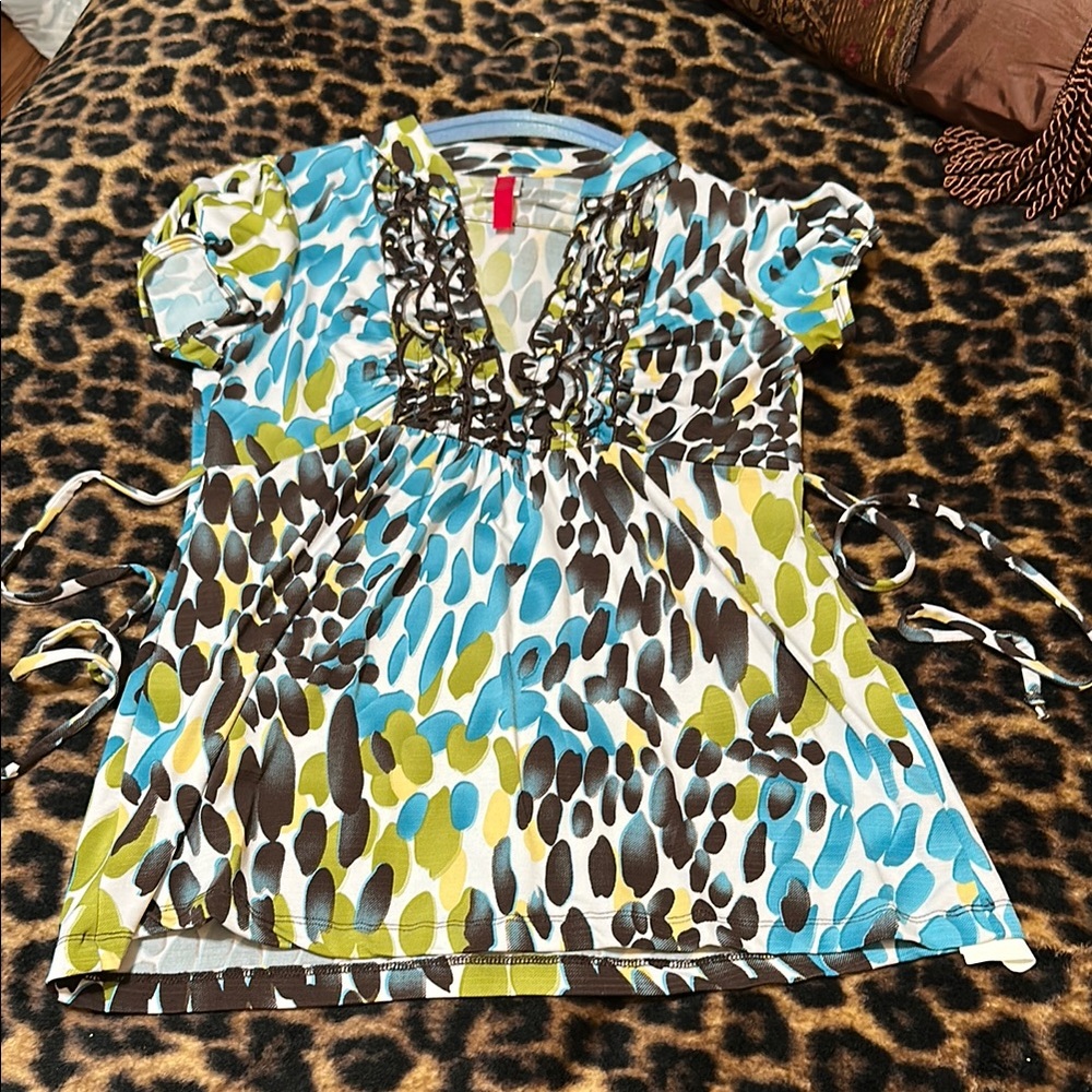 Chic Ruffled Blouse with Leafy Pattern
